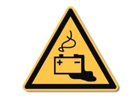 Waarschuwingssticker batterijen in huis