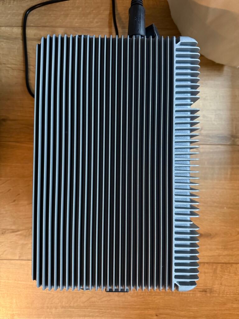 SolarFLow 1600 AC+ bovenkant met koelribben