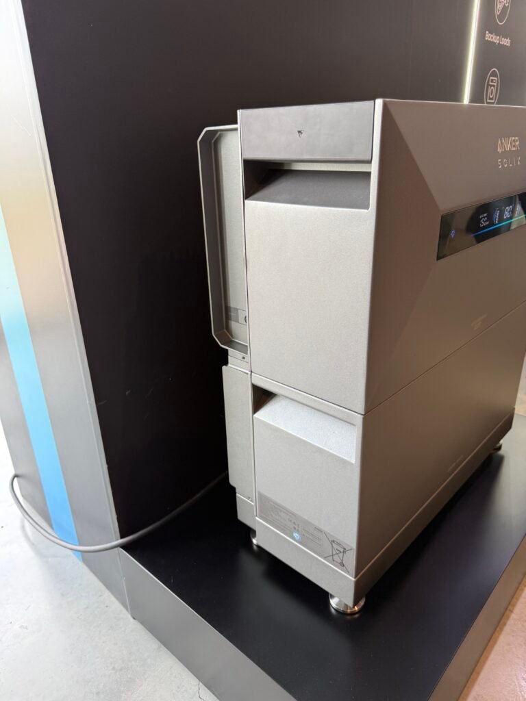 Anker SOLIX Solarbank Max AC zijkant links