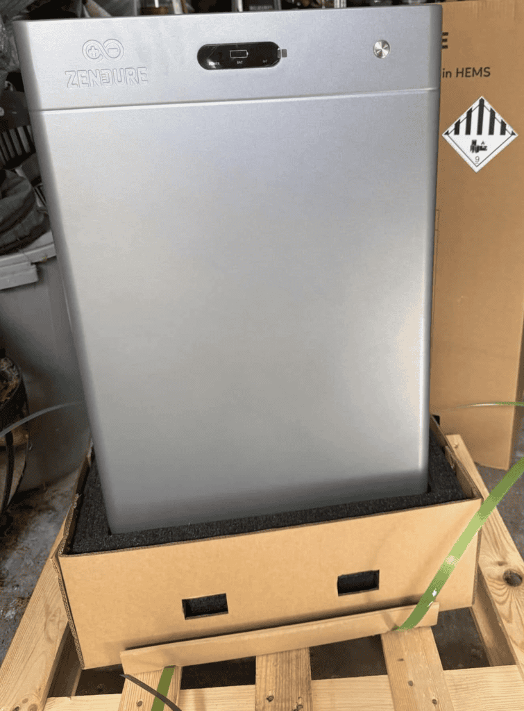Unboxing Zendure SolarFlow Mix 3000 AC+ uitgepakt