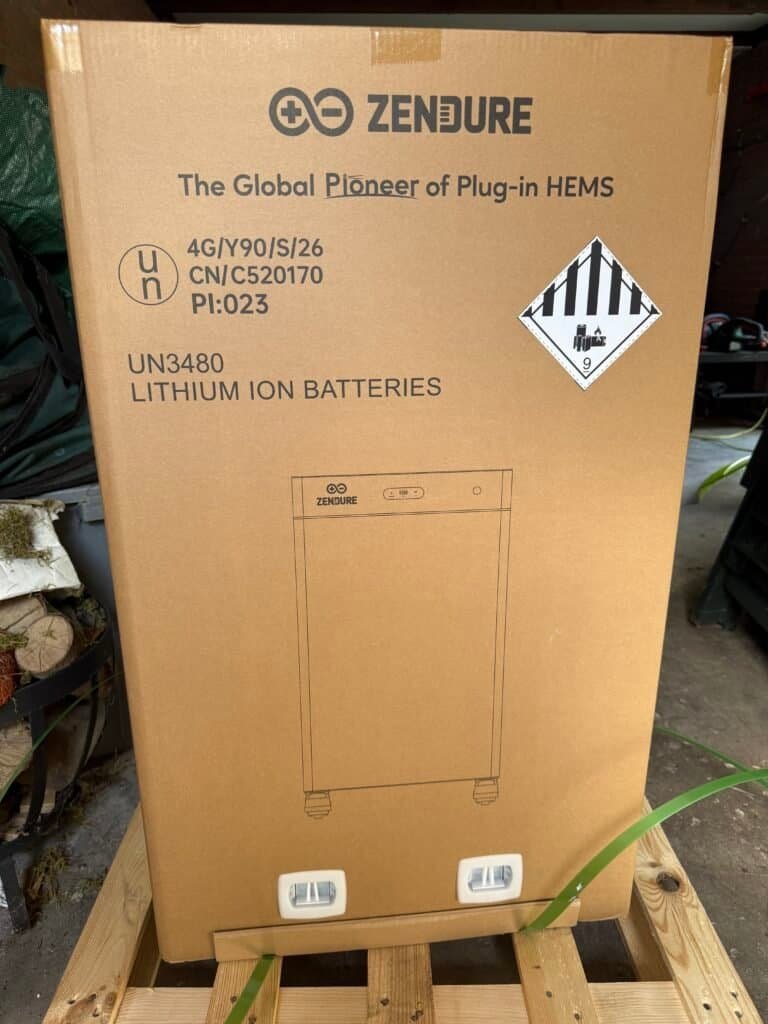 Unboxing Zendure SolarFlow Mix 3000 AC+ doos