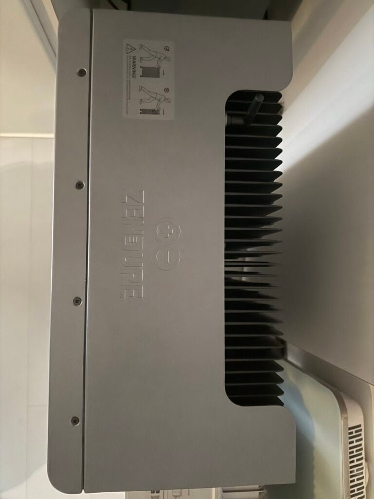 Unboxing Zendure SolarFlow Mix 3000 AC+ bovenkant