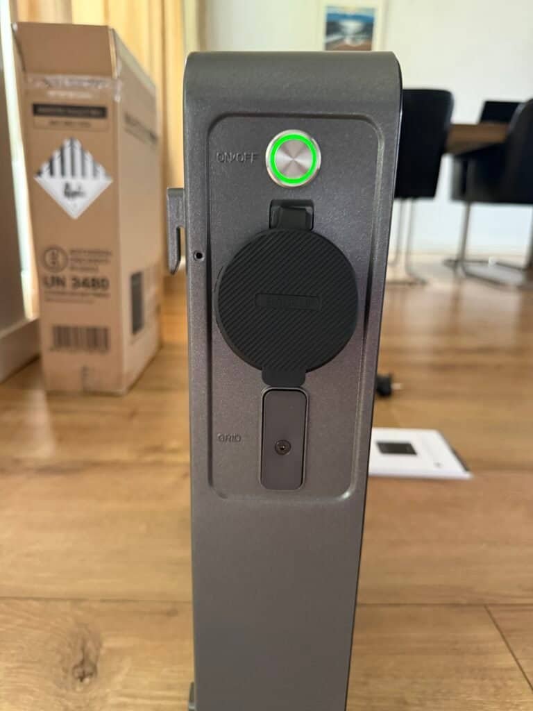 Marstek Venus Mini rechterkant, inclusief noodstroom stopcontact