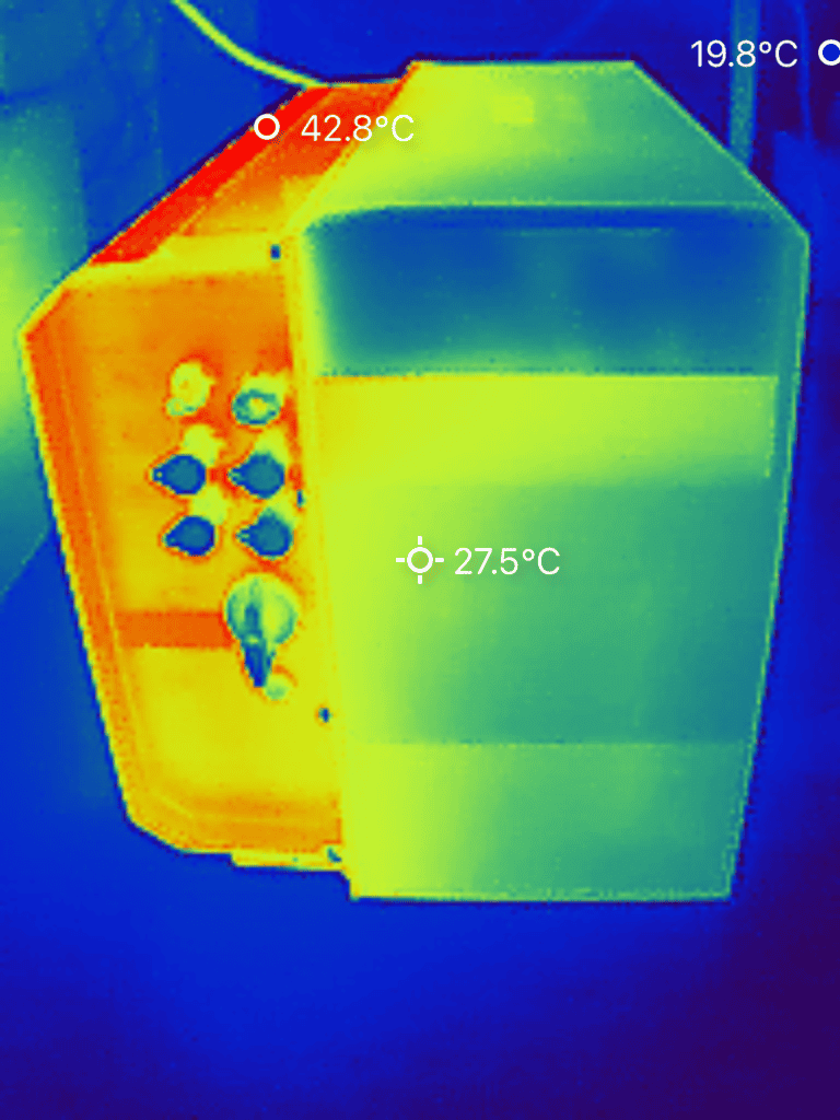 Warmte test Anker SOLIX Max zijkant links